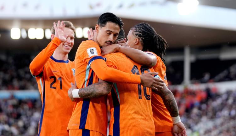Imagen de De la mano de Memphis, Países Bajos se estrenó en las Eliminatorias con un triunfo como visitante