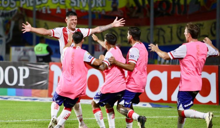 Imagen de Unión reaccionó a tiempo y avanzó en la Copa Argentina