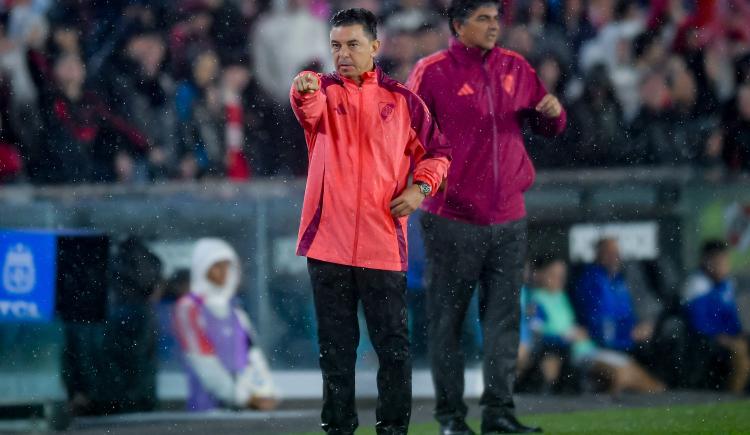 Imagen de Deberán cuidarse: los dos titulares de River que están al límite de tarjetas