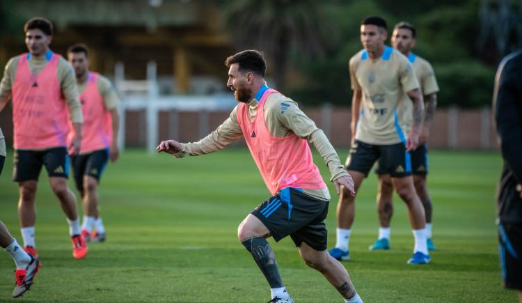Imagen de El fútbol argentino ya vive el modo Scaloneta y espera a un Messi intacto