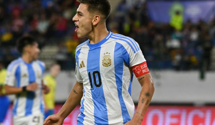 Imagen de Claudio Echeverri regresó al país tras el Sudamericano: la "revancha" con Brasil y su charla con Guardiola