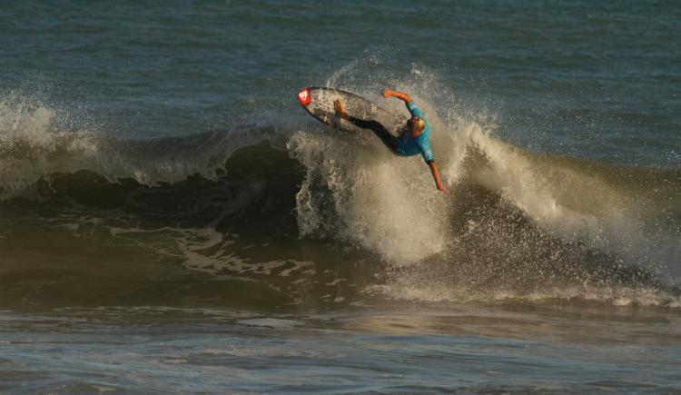Imagen de Un torneo de surf único bajo el influjo de la primera luna llena del año