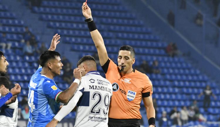 Imagen de Qué pasa con la acumulación de amarillas para los playoff del Apertura