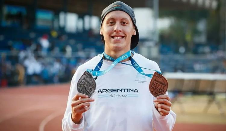 Imagen de Elián Larregina terminó sexto en la carrera y disputará el repechaje de este lunes