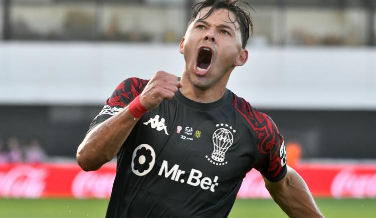 Imagen de Huracán avanzó en la Copa Argentina con dos golazos