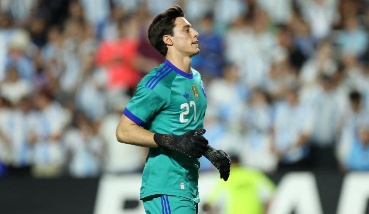 Imagen de Santiago Beltrán, del intercountry a la Selección: el debut y la admiración a Dibu