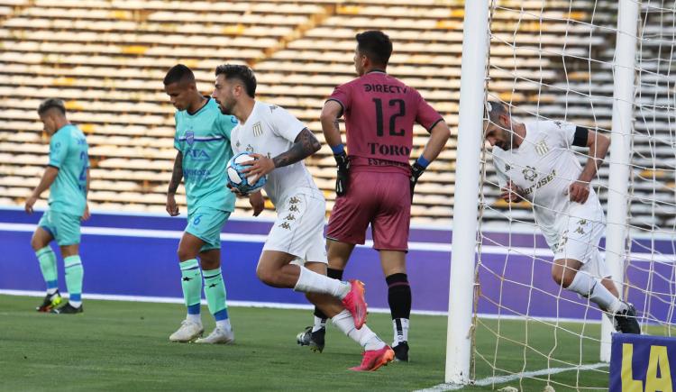 Imagen de RACING ESTÁ DE LA "CABEZA"