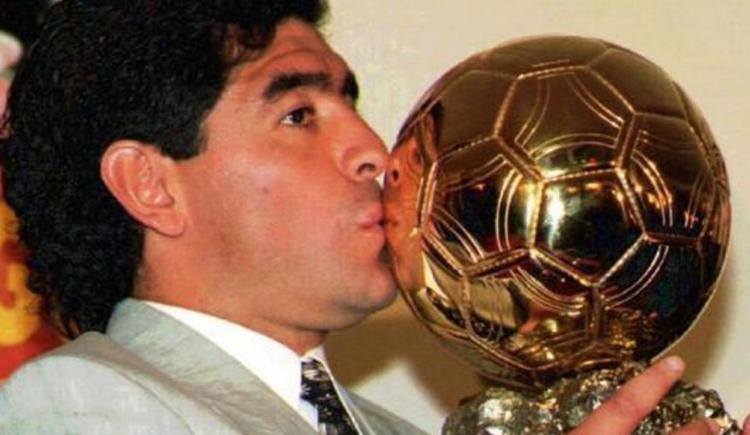Imagen de La justicia de Francia suspendió la subasta millonaria del Balón de Oro de Maradona