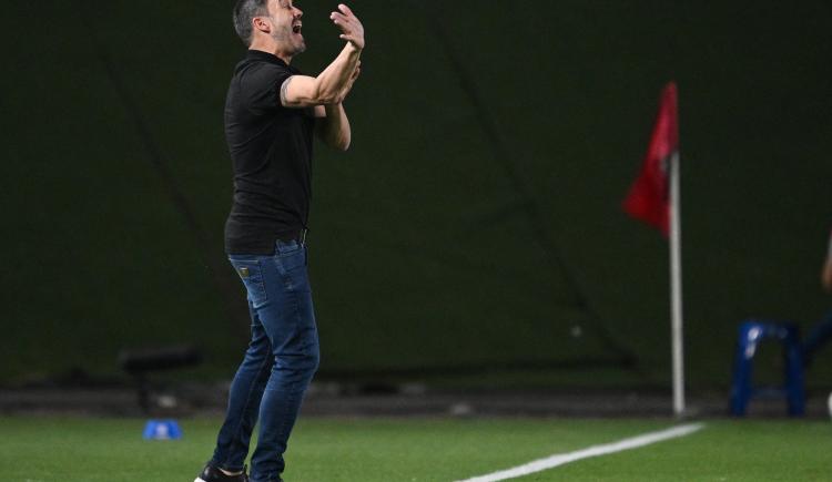Imagen de Coudet sacó pecho tras el agónico triunfo de River y se quejó: "No fue expulsión ni penal"