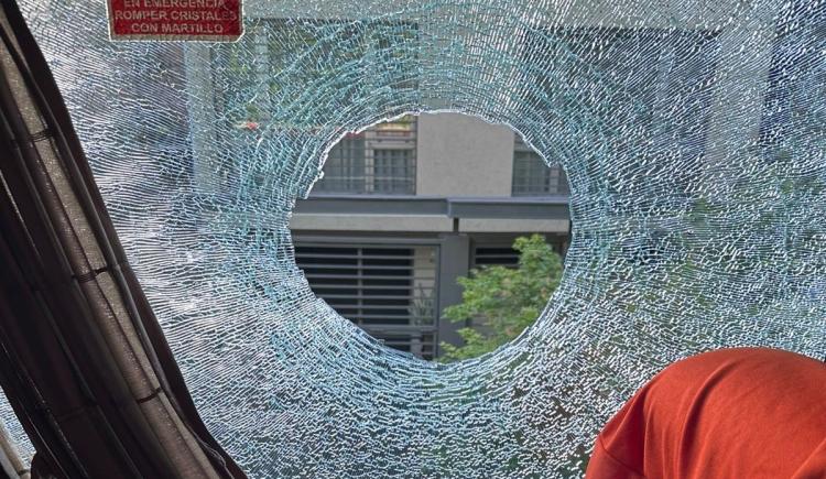 Imagen de Hinchas de River atacaron con piedras a los micros de Atlético Mineiro: hay tres detenidos