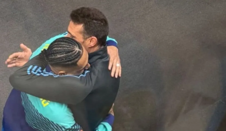 Imagen de Viral: La imagen desconocida de Scaloni y Raphinha en el Monumental