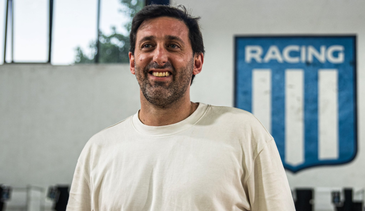 Imagen de ¿Los primeros refuerzos de Diego Milito?: Racing apuntó a un retorno y a un ex compañero de Lionel Messi