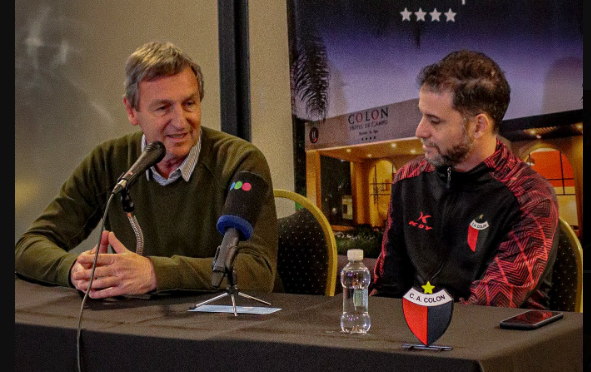 Imagen de De Paoli luego de su debut en Colón: "No esperaba ver a los jugadores emocionalmente derrumbados"