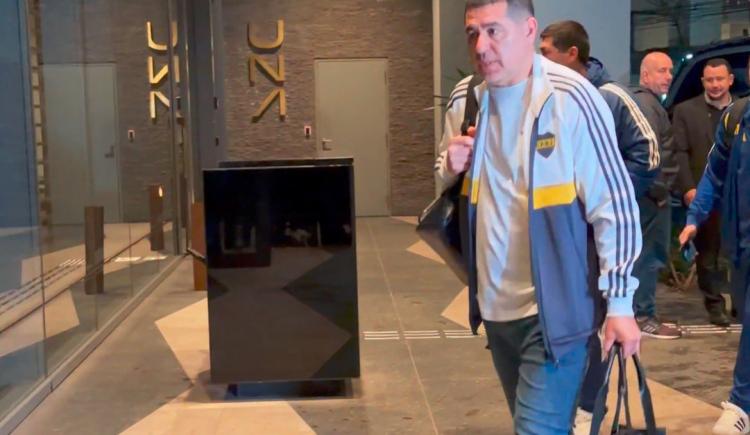 Imagen de Juan Román Riquelme encabezó la delegación de Boca que aterrizó en Brasil