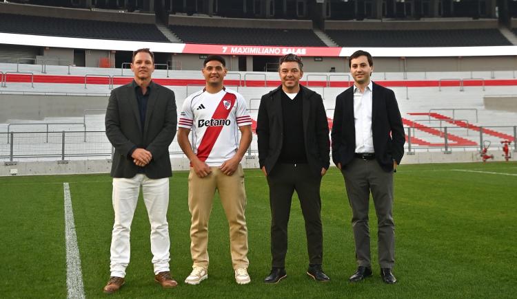 Imagen de Es oficial: Maxi Salas firmó su contrato con River y debutará el domingo