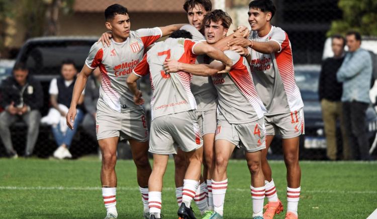 Imagen de La avivada del año: un jugador de Estudiantes se hizo pasar por otro para salvarlo de la roja