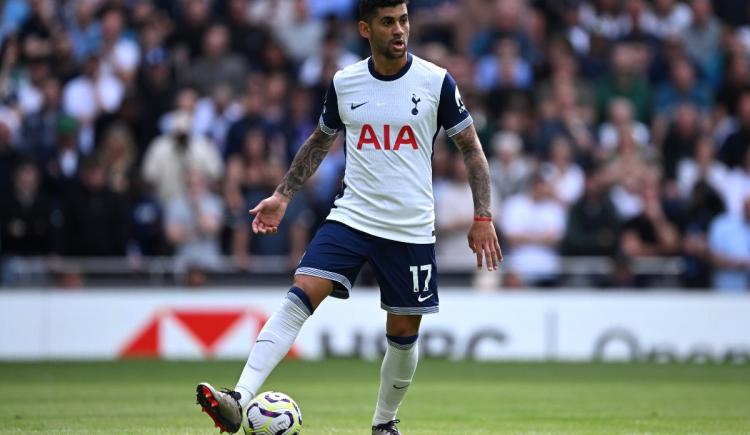 Imagen de Cuti Romero le pidió disculpas a la dirigencia de Tottenham tras los dardos lanzados contra Levy