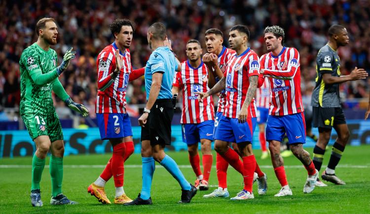 Imagen de El gol de Julián Álvarez no le alcanzó a Atlético de Madrid, que perdió con polémica ante Lille