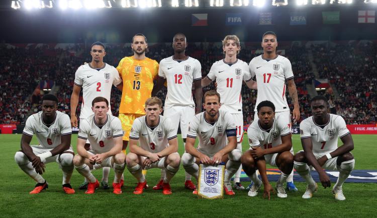 Imagen de Inglaterra hizo historia con una inédita formación y venció a la República Checa