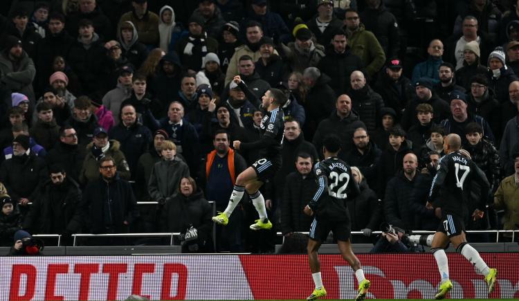 Imagen de Fue un Buendía para Emiliano: gol y asistencia en la victoria de Aston Villa