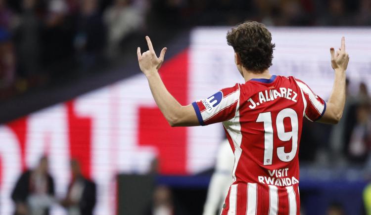 Imagen de La figurita que le faltaba para pelear el título en España: Julián Álvarez convirtió otro gol y le pidió disculpas a los hinchas de Atlético de Madrid
