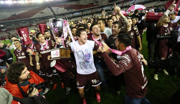 Imagen de Cuántos equipos fueron campeones en el Monumental además de River