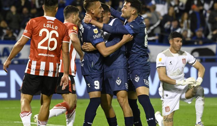 Imagen de Imparable: Vélez aprovechó dos errores de Estudiantes y se afirmó en la cima