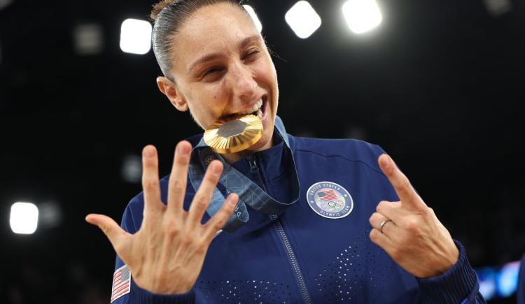 Imagen de Diana Taurasi y su sexto oro: "Siempre llevo abajo la camiseta de Argentina"