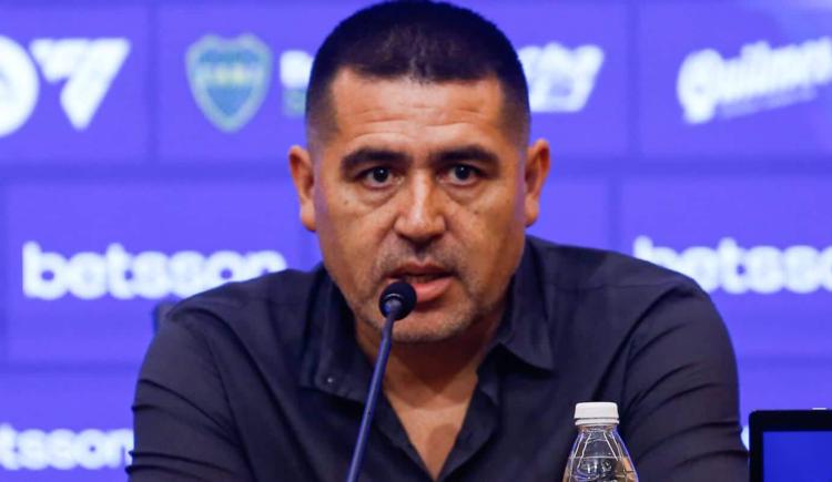 Imagen de Riquelme bajó al vestuario de Boca: fuerte reclamo a los jugadores