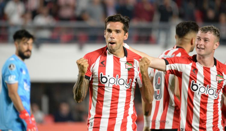 Imagen de ¿Cuántos equipos en el mundo metieron más goles que Estudiantes de pelota parada en el año 2022?