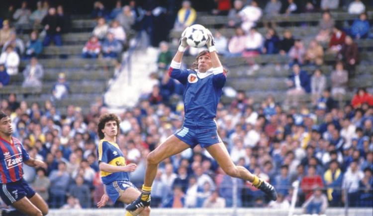 Imagen de El fin de la locura de Hugo Gatti: el gol que le costó su carrera