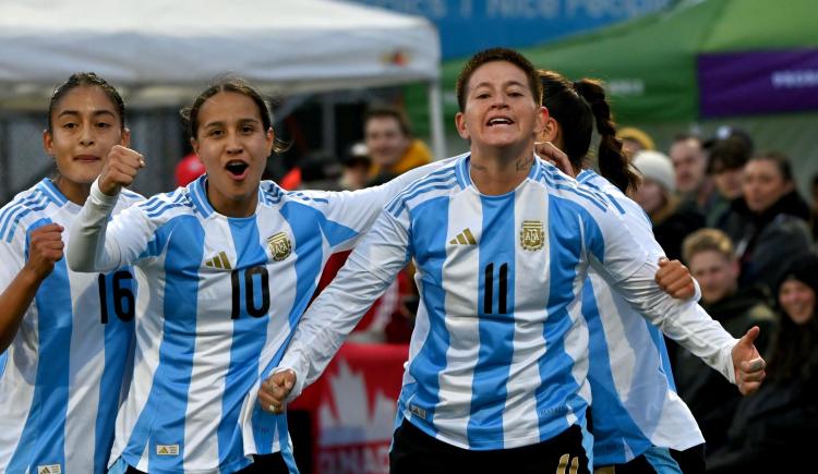 Imagen de Batacazo histórico de la Selección Argentina femenina ante Canadá