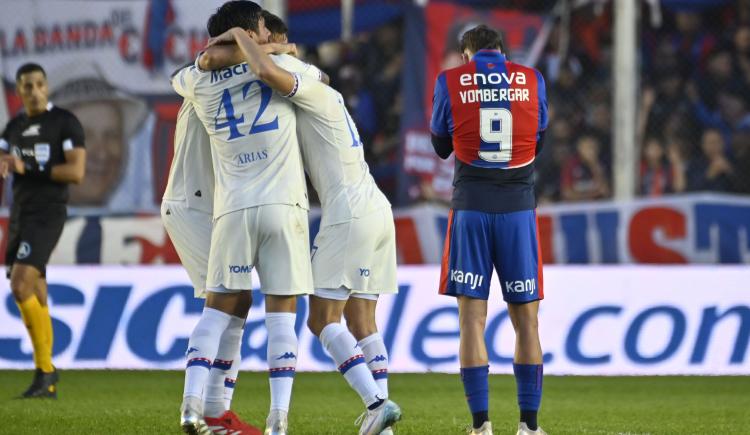 Imagen de El blooper de San Lorenzo que terminó en gol de Tigre
