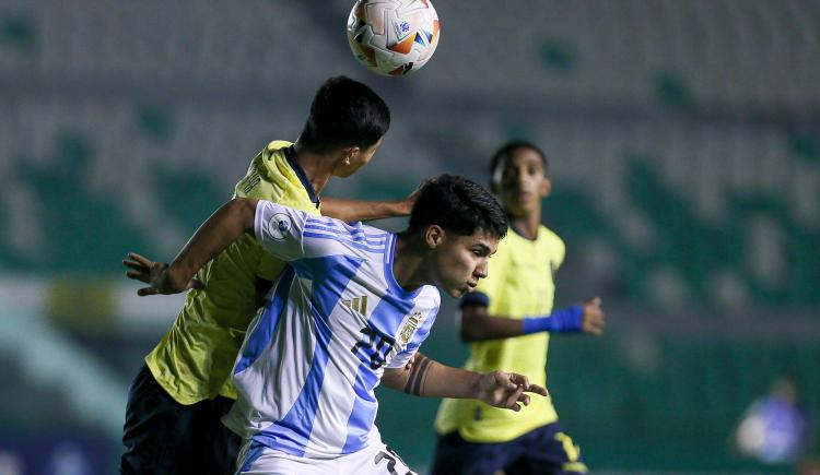 Imagen de Hagamos el fútbol y no la guerra: Argentina 2 - Ecuador 2, en la revancha de una batalla campal