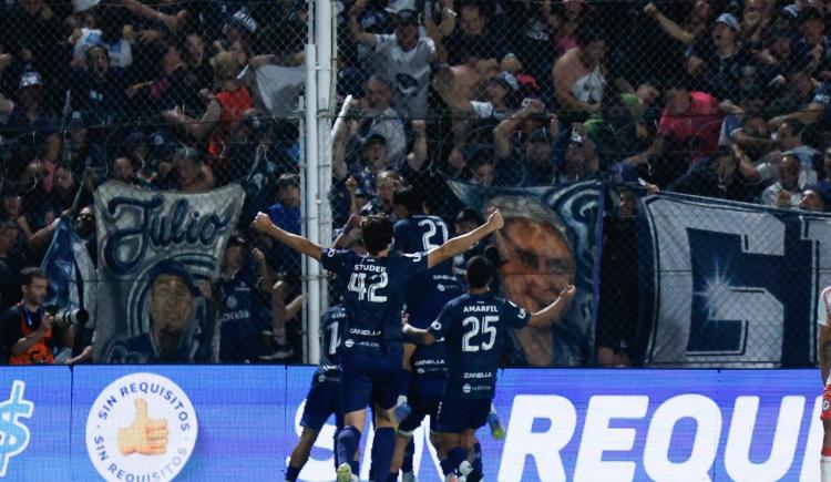 Imagen de El gol récord de Alex Arce en la final de la Copa Argentina