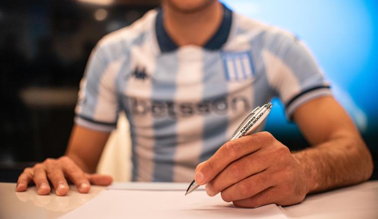 Imagen de En Racing ya firmó el reemplazante de Maxi Salas y fue presentado en sociedad
