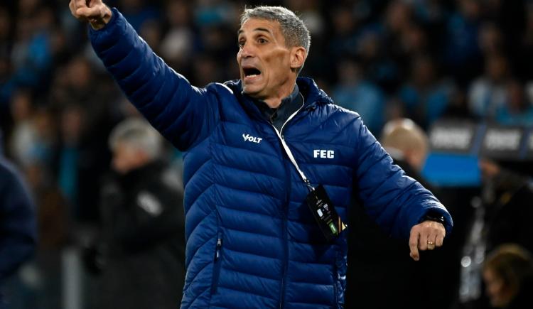 Imagen de Fin de ciclo: el rival de Vélez en la Libertadores se quedó sin DT