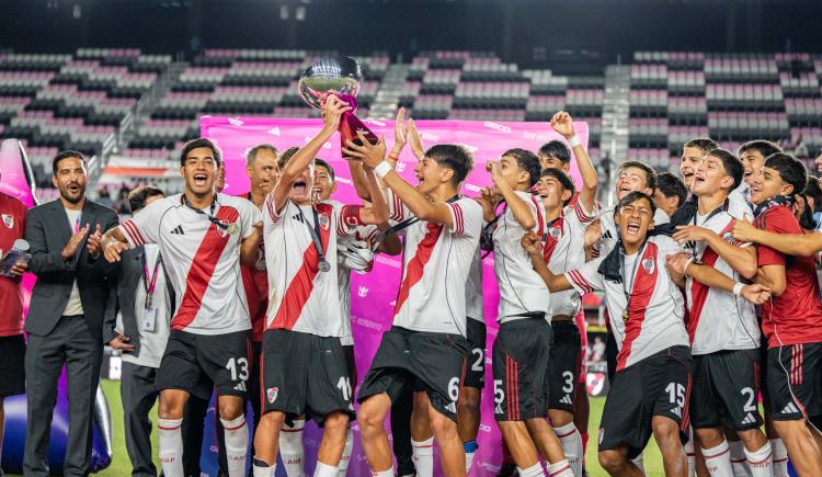 Imagen de River derrotó a Atlético de Madrid y se consagró campeón de la Messi Cup