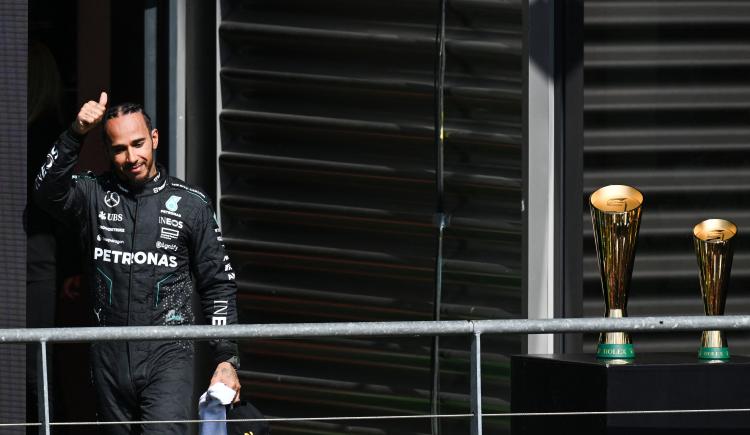 Imagen de Hamilton festejó en Bélgica tras la descalificación de Russell