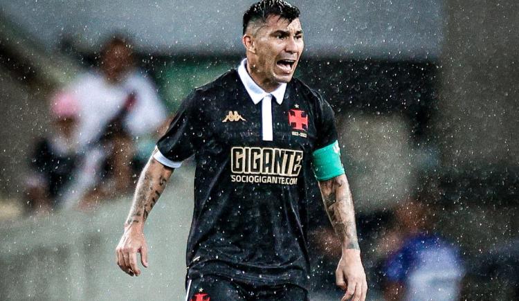 Imagen de Gary Medel llegará este miércoles a Argentina para firmar con Boca