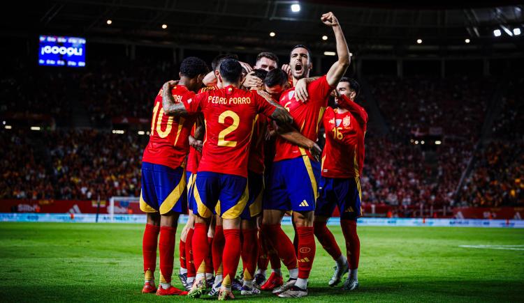 Imagen de España se reencontró con su gente tras la Eurocopa y ganó 1-0