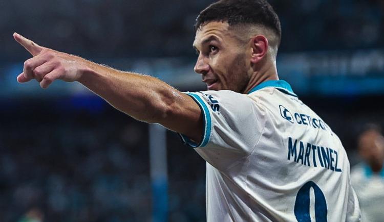 Imagen de La emoción del goleador: Maravilla Martínez cumplió un sueño