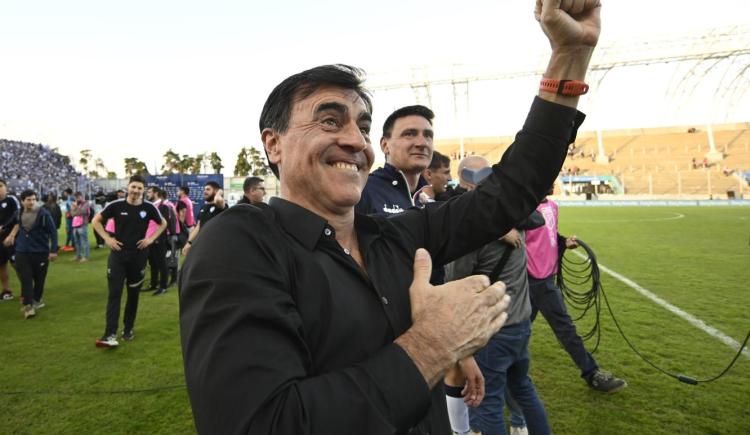 Imagen de Gustavo Quinteros fue oficializado como nuevo DT de un gigante brasileño