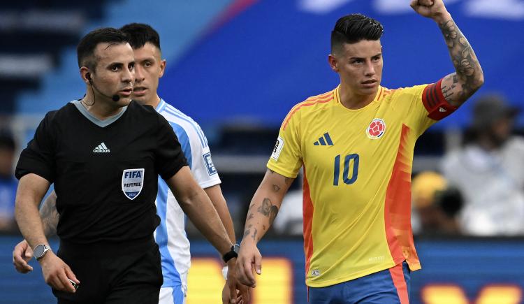 Imagen de Mazazo para Argentina: el penal VAR que Colombia cambió por gol