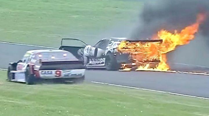 Imagen de Así se incendió el auto de Mazzacane en el Turismo Carretera