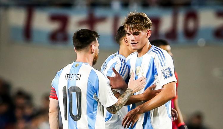 Imagen de Nico Paz, el niño de oro con debut triunfal arropado por Scaloni y Messi