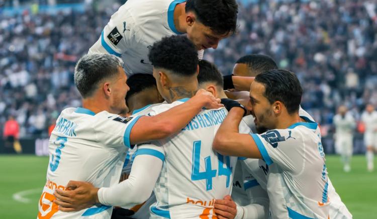 Imagen de Rulli y Balerdi, titulares en la goleada de Marsella