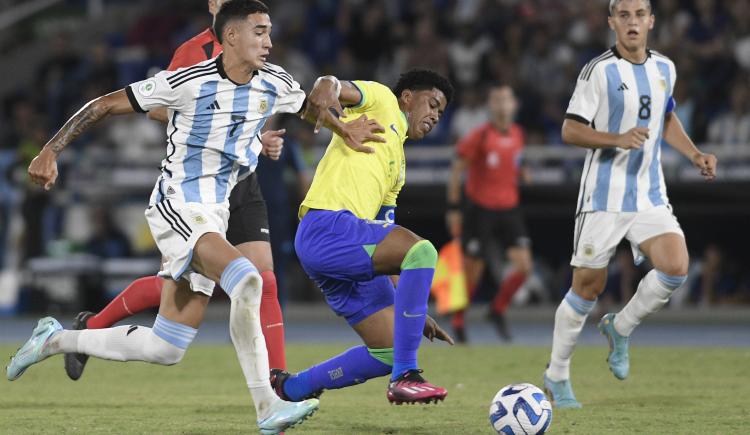 Imagen de Cuáles son los 5 partidos entre Argentina y Brasil que la FIFA borró del historial