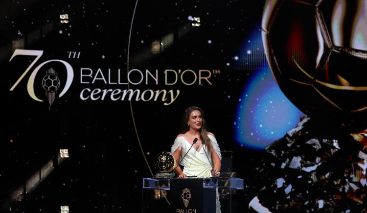 Imagen de Alexia Putellas agranda su leyenda y España extiende su imperio dorado en el Balón de Oro