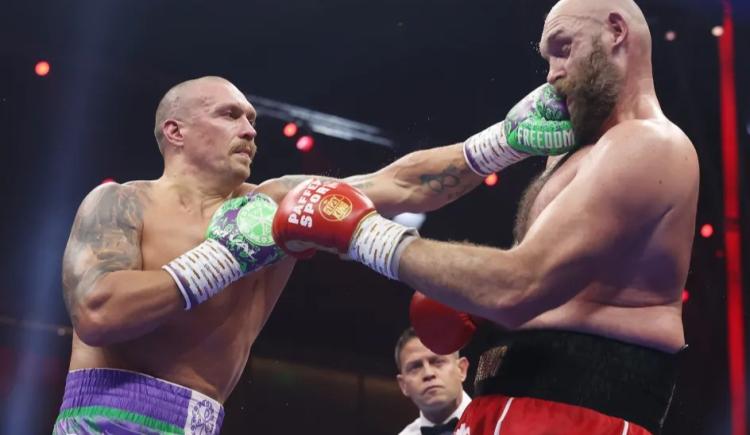 Imagen de Oleksandr Usyk se quedó con la revancha ante Tyson Fury y prolongó se reinado entre los pesados